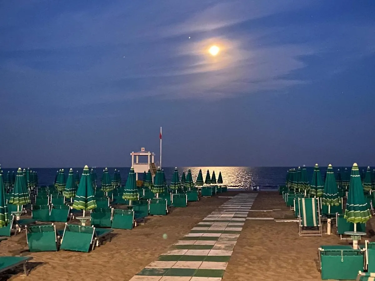 Residence El Palmar Fronte Mare, Fronte Spiaggia Лидо-ди-Езоло 0*,